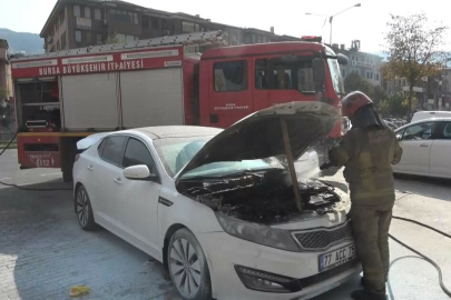 Bursa’da otomobil alev alev yandı