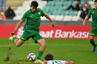 Bursaspor'da şok! Futbolu bıraktı