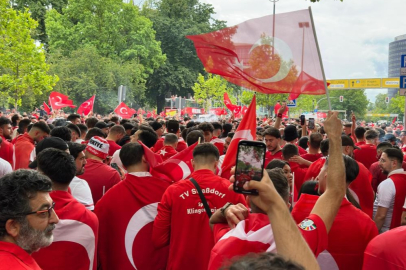 Dortmund sokakları kırmızı-beyaz