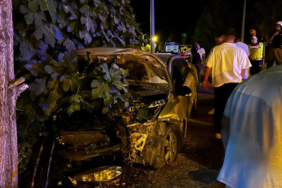 Bursa’da iki otomobil kafa kafaya çarpıştı