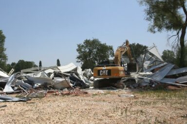 Bursa’daki kaçak fabrikalara yıkım