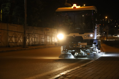 Büyükşehir’den daha temiz bir Bursa için gece mesaisi