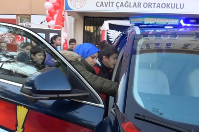 Bursa'da öğrencilere büyük sürpriz; Domatesi, biberi değil TOGG'u incelediler