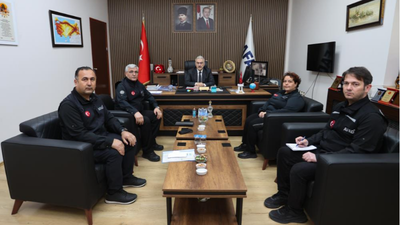 Bursa Valisi Ayyıldız'dan AFAD'a ziyaret