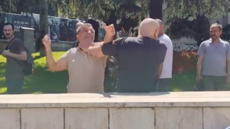 Bursa'da şehrin ortasında birbirine girdiler