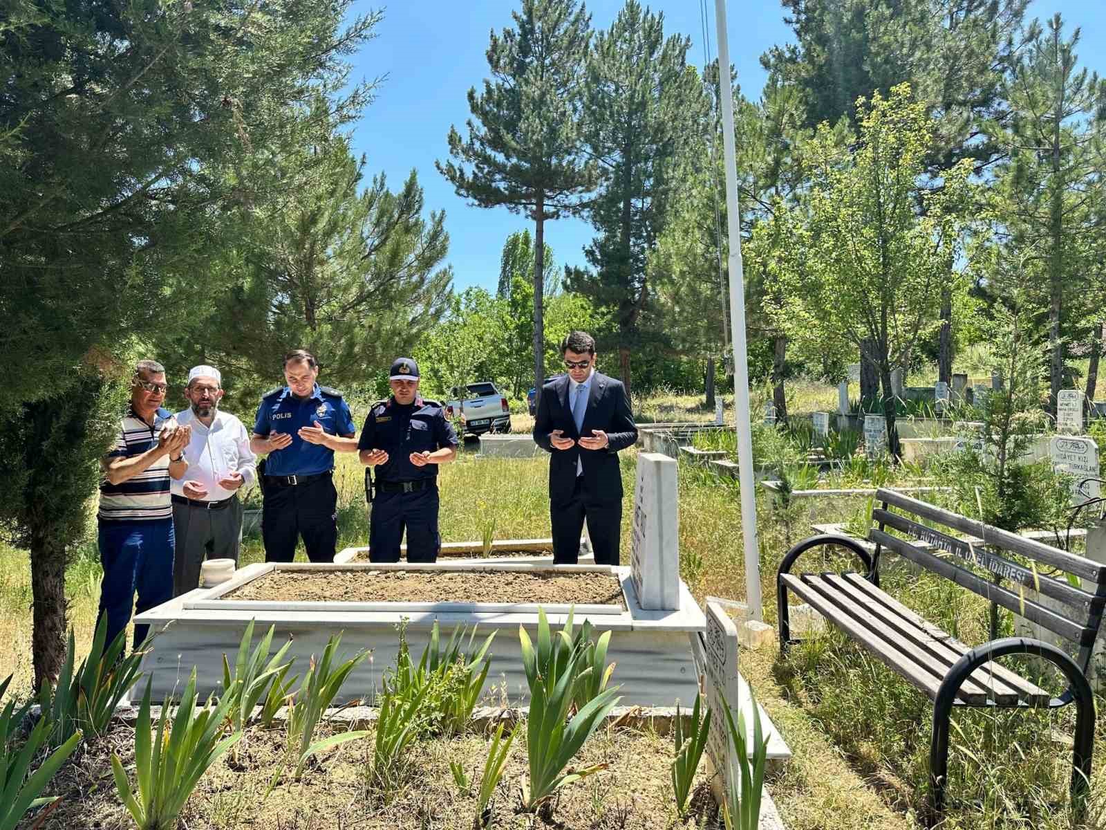 Hisarcıklı şehit asker Yavuz mezarı başında anıldı
