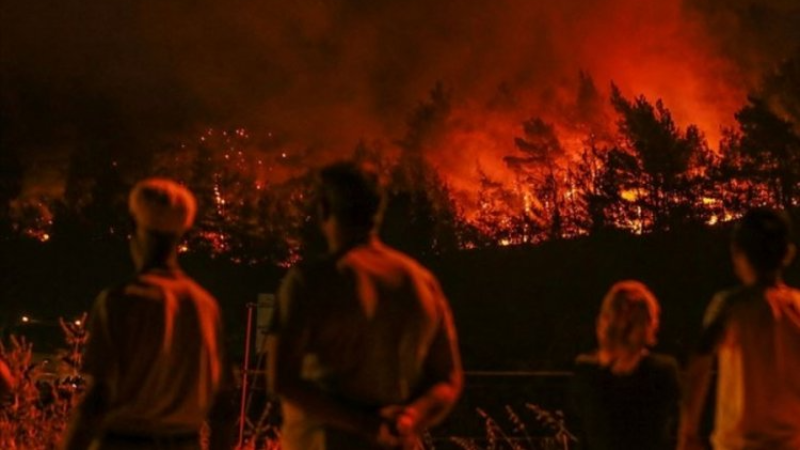 İzmir'de kahreden görüntüler; Can kaybı var...