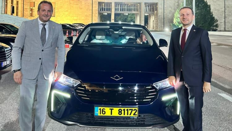 Bursa milletvekilleri  Togg'un T10F modeline hayran kaldı