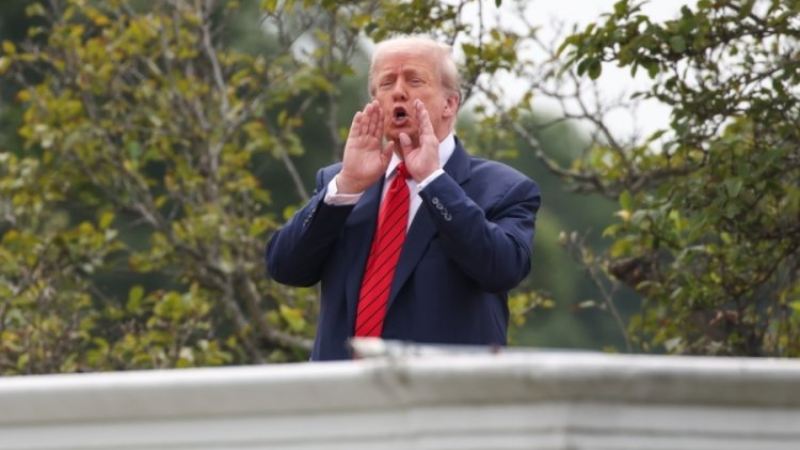 Trump ne yapıyor? Beyaz Saray'ın çatısında bağırdı!