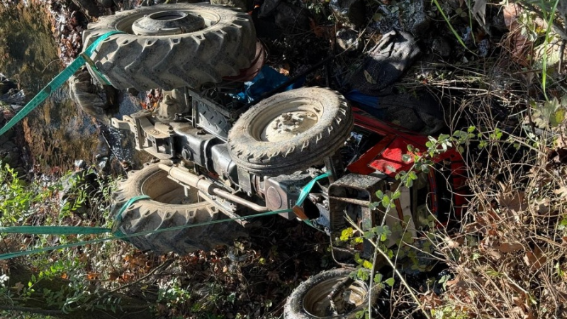 Bursa'da traktör dere yatağına uçtu!