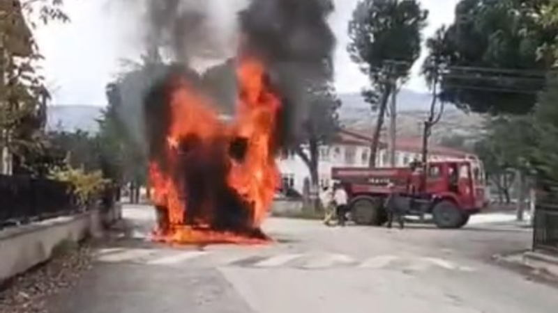 Bursa'da hafriyat kamyonu küle döndü