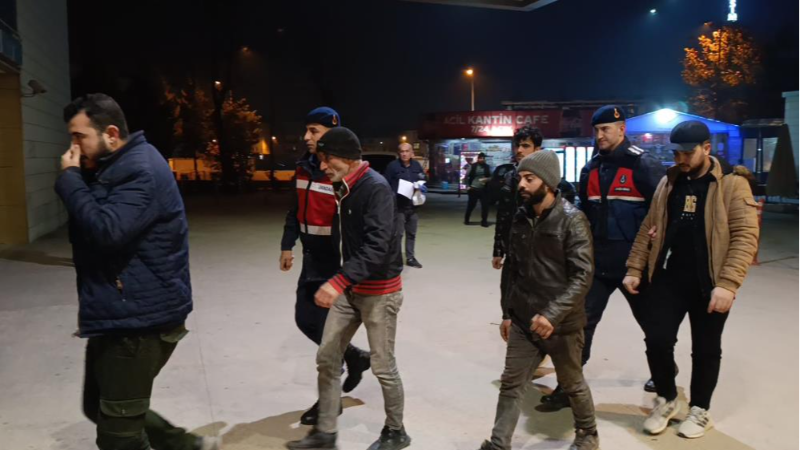 Bursa'da 8 kaçak göçmen yakalandı