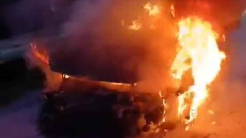 Bursa'da hareket halindeki otomobil küle döndü!