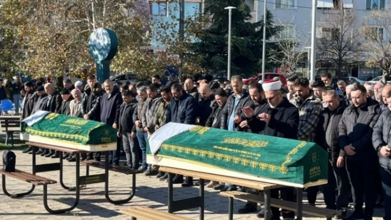 Bursa'da baba kız yanyana toprağa verildi